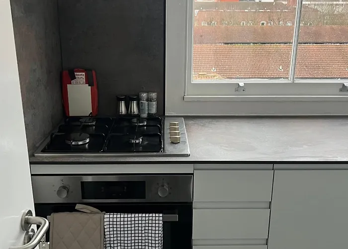 2 Bed Apartment In Central London On 3Rd Floor - Newly Refurbished - No Lift