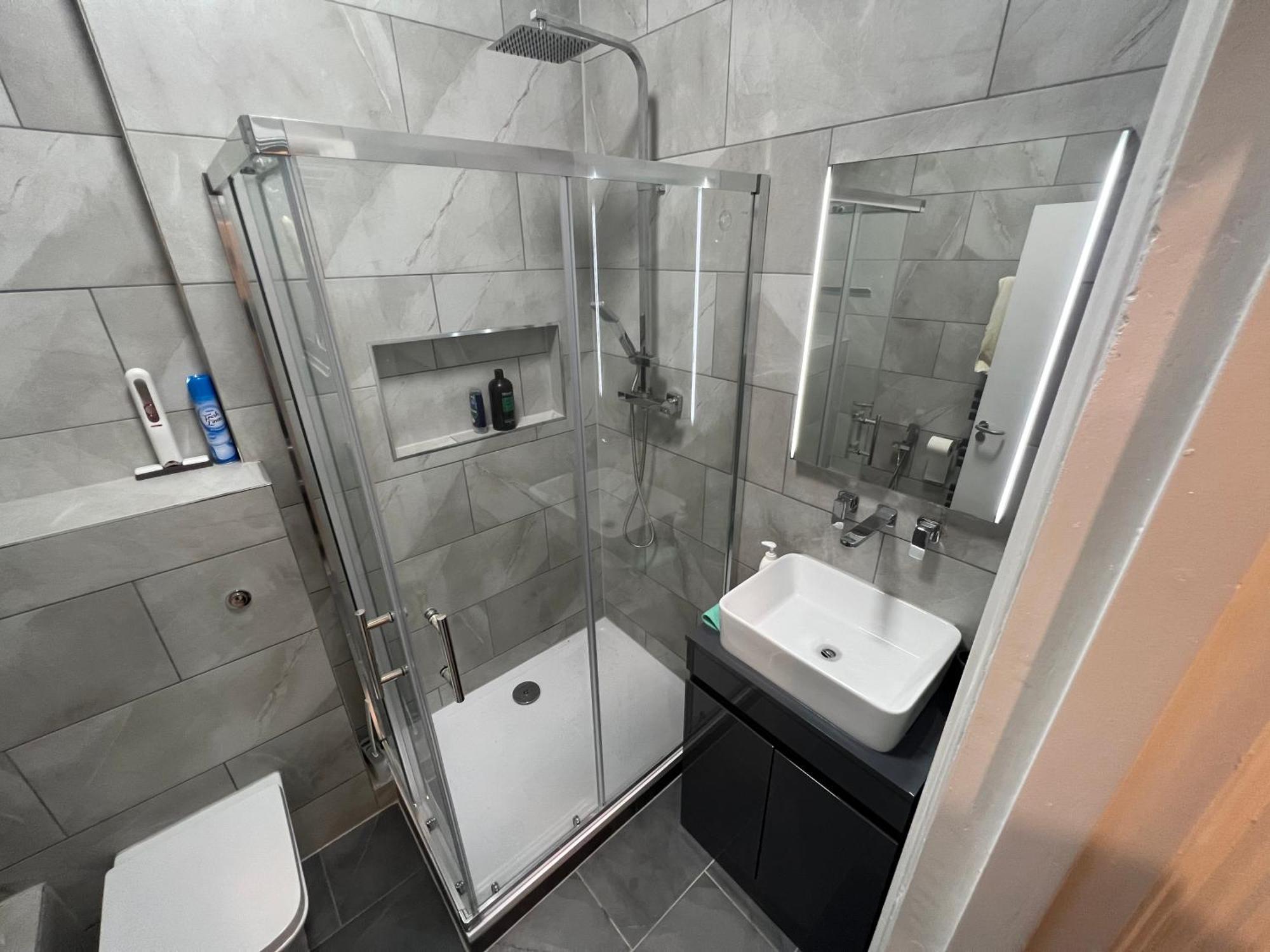 2 Bed In On 3rd Floor - Newly Refurbished - No Lift * Londres