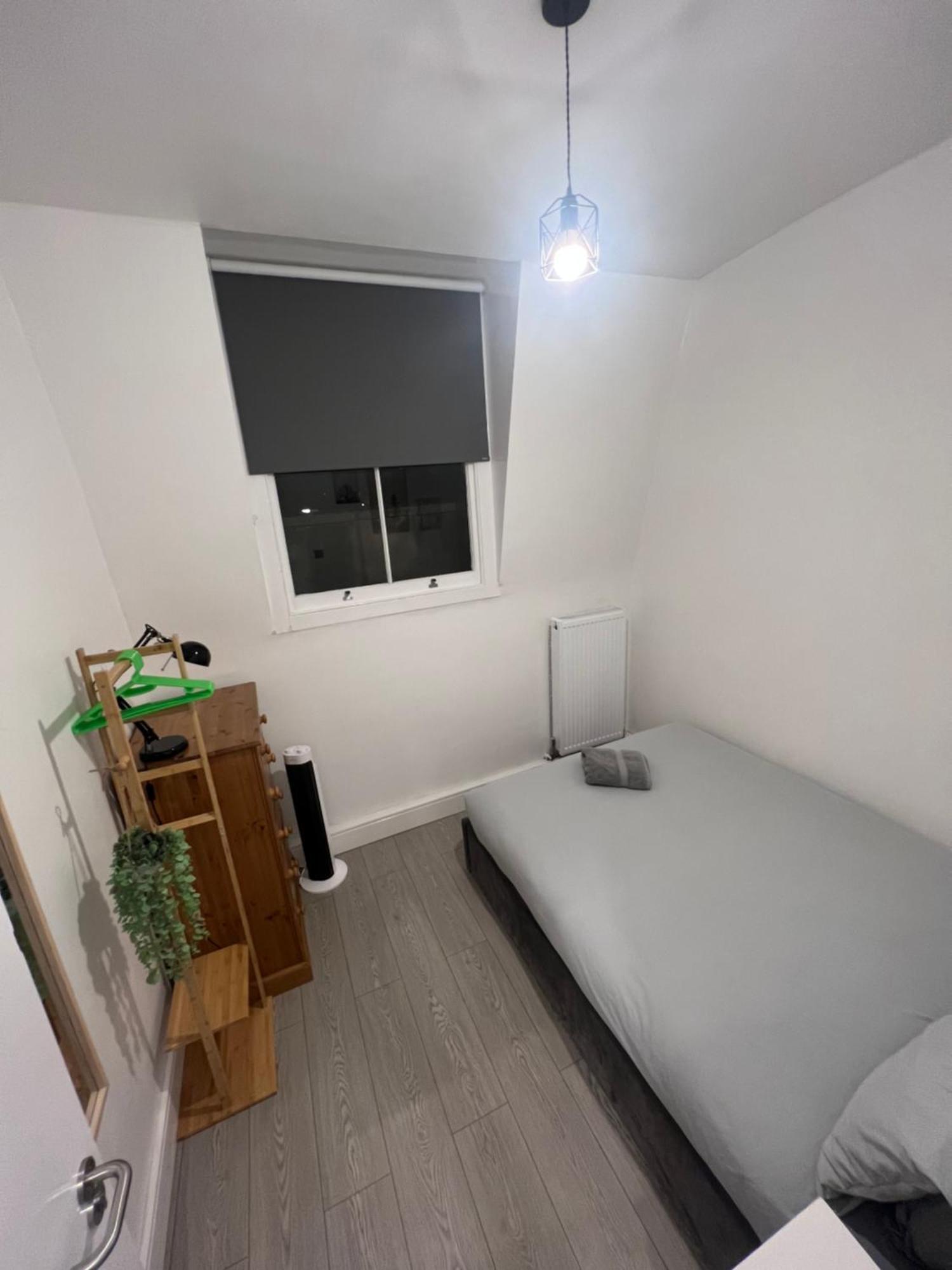 2 Bed In On 3rd Floor - Newly Refurbished - No Lift Appartement