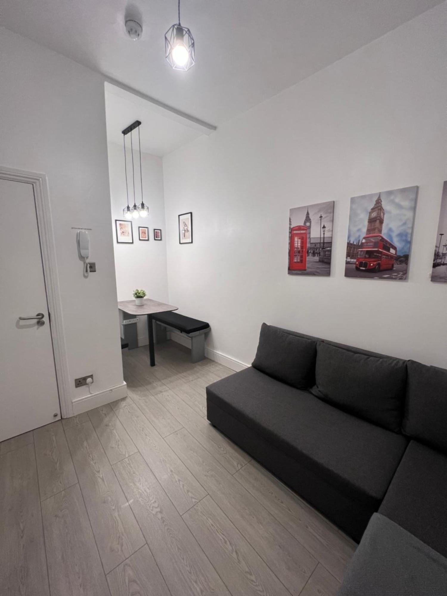2 Bed In On 3rd Floor - Newly Refurbished - No Lift Appartement
