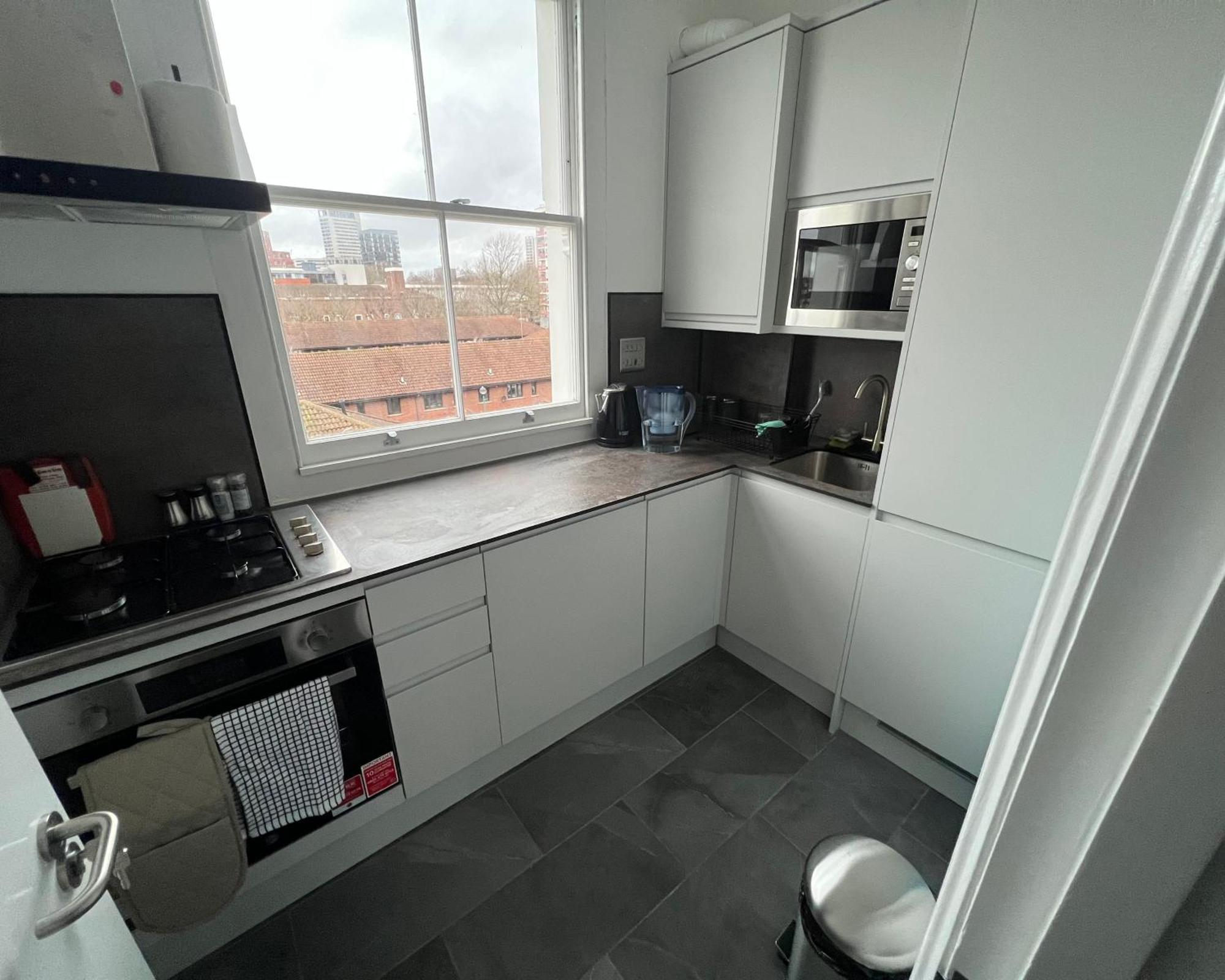 Appartement 2 Bed In On 3rd Floor - Newly Refurbished - No Lift *