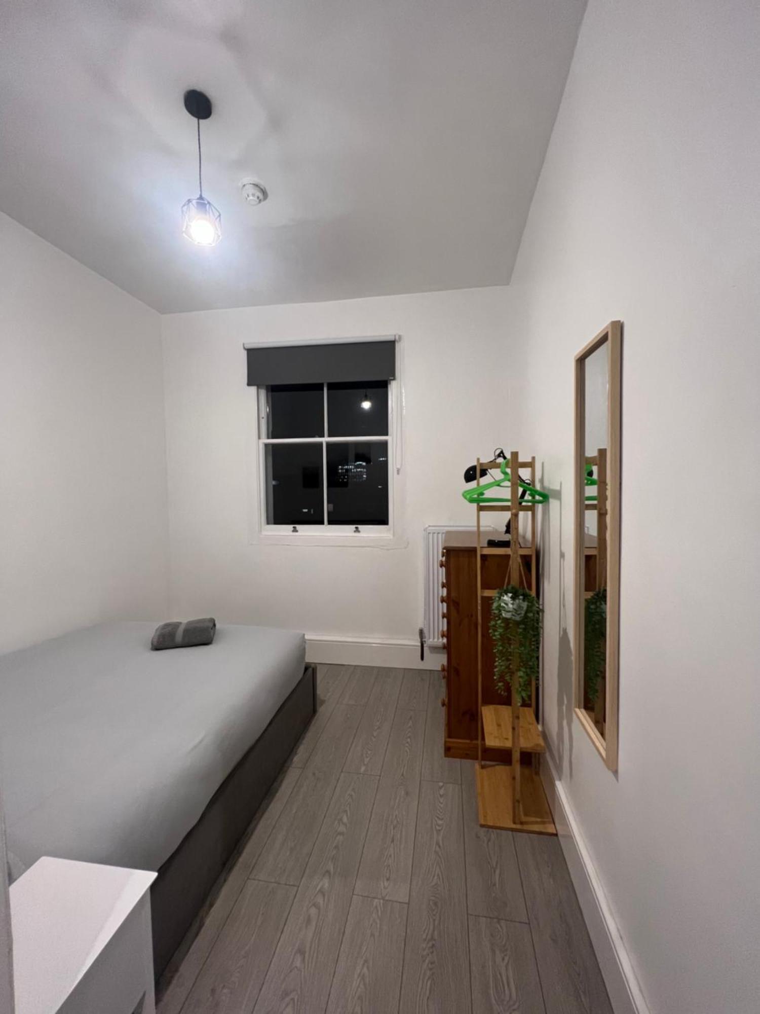 Appartement 2 Bed In On 3rd Floor - Newly Refurbished - No Lift Londres