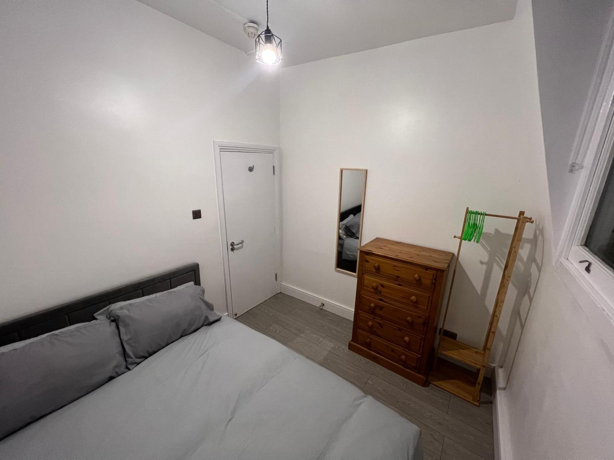 Appartement 2 Bed In On 3rd Floor - Newly Refurbished - No Lift Londres