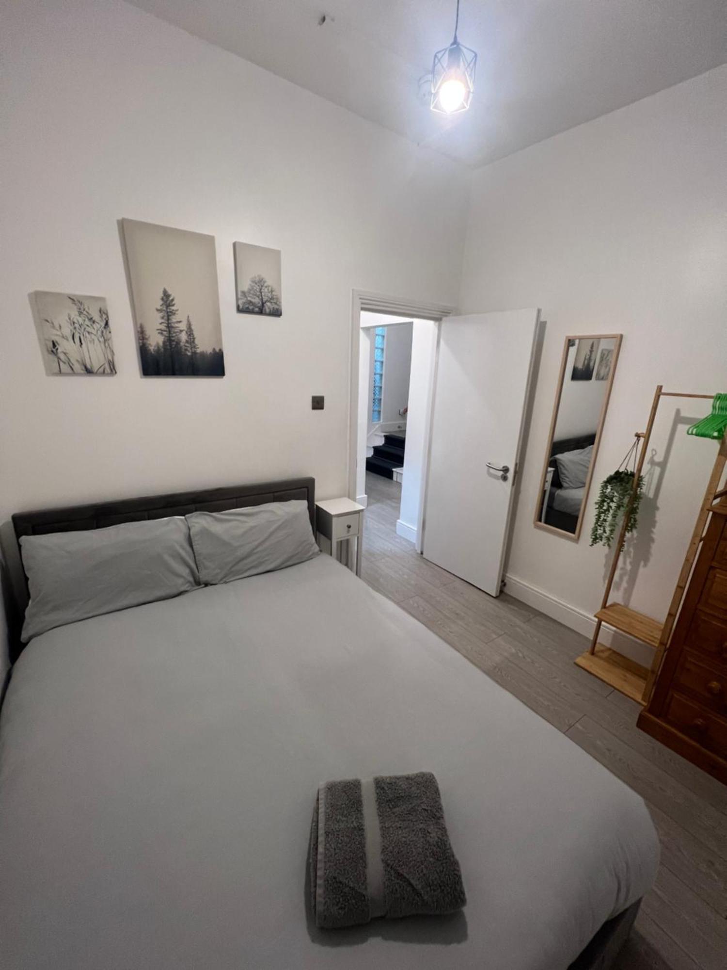 2 Bed In On 3rd Floor - Newly Refurbished - No Lift Appartement
