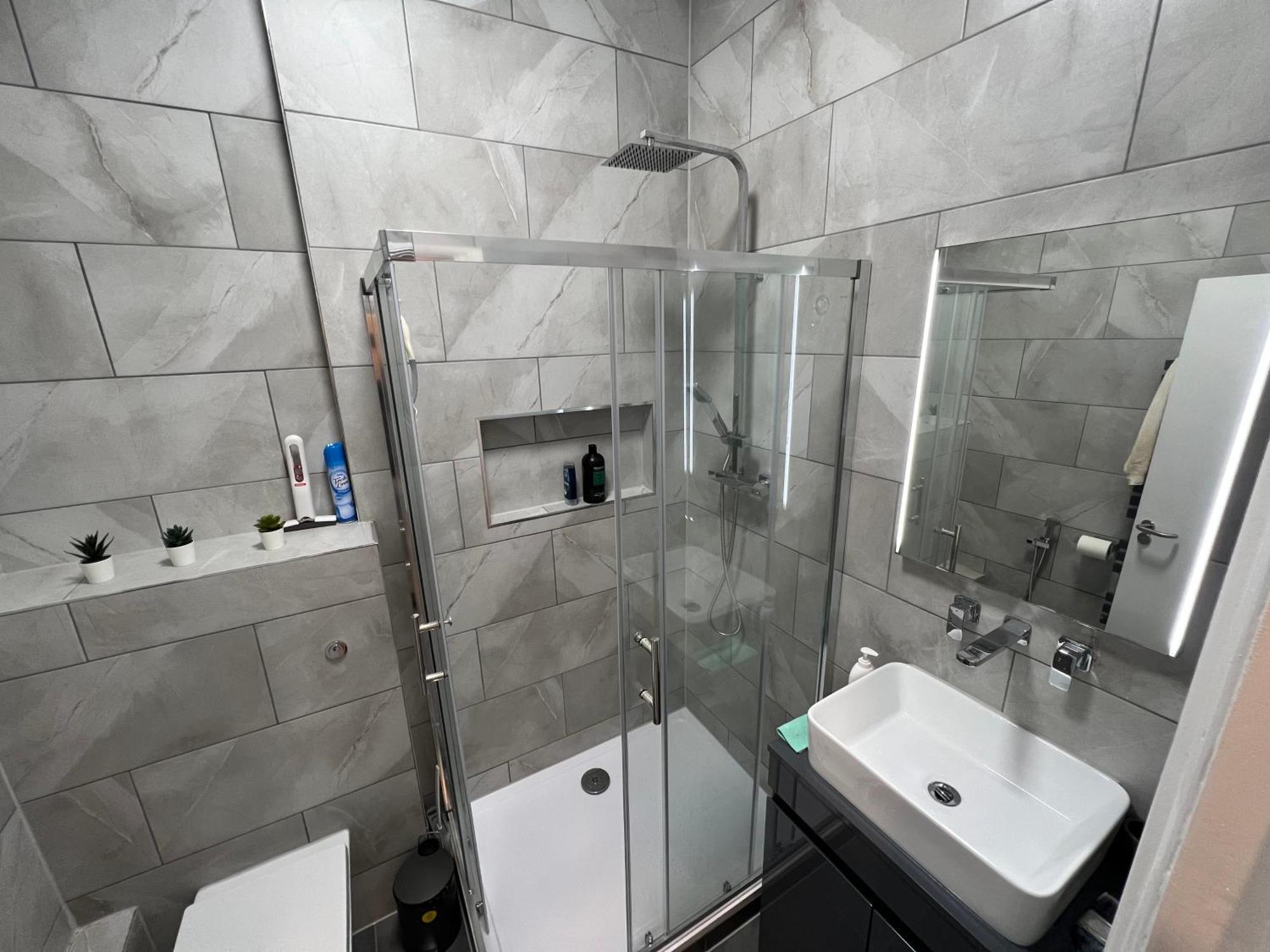 Appartement 2 Bed In On 3rd Floor - Newly Refurbished - No Lift Londres